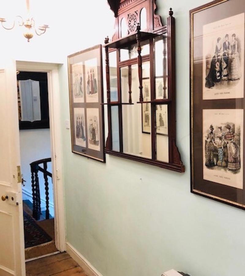 Lauras Townhouse Apartments Dressmakers Salon باث المظهر الخارجي الصورة